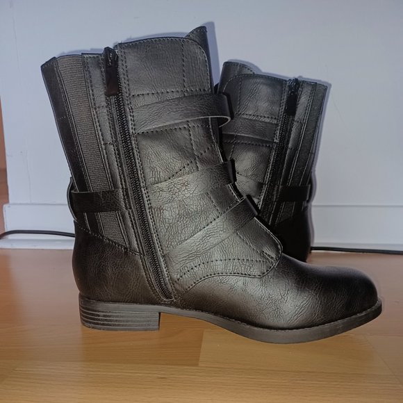 NWOT Torrid Size 7 Wide Width Black Faux Leather Strappy Combat Boot - Picture 3 of 4